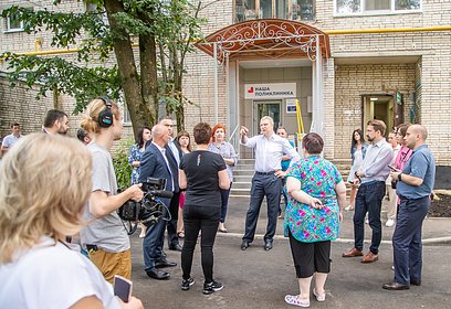 Андрей Иванов проверил благоустройство дворовой территории на улице Городок-17 в Больших Вяземах