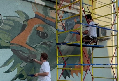 В Звенигороде на фасадах зданий появляются картины в стиле «сграффито» или «русского узорочья»
