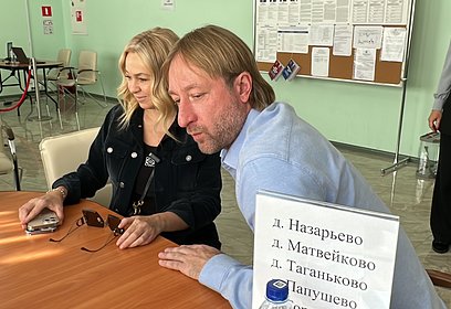 Двукратный Олимпийский чемпион Евгений Плющенко и продюсер Яна Рудковская проголосовали в Назарьево