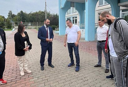 Алексей Солдатенко провел встречу с работниками Дубковской школы «Дружба»