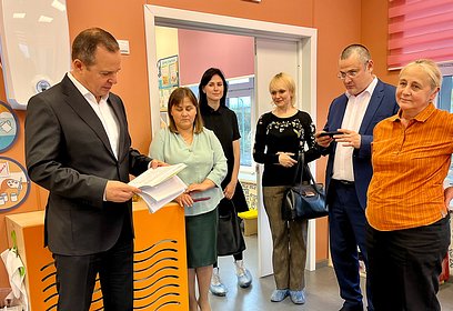 Олег Дмитриев провел встречу с родителями воспитанников детского сада № 67 в «Гусарской балладе»