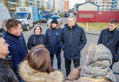 Андрей Иванов вместе с жителями оценил объем необходимых работ по благоустройству в микрорайоне Немчиновка