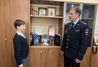Начальник УМВД России по Одинцовскому округу полковник полиции Игорь Лопатин исполнил мечту 9-летнего Миши Бадьина из Одинцово
