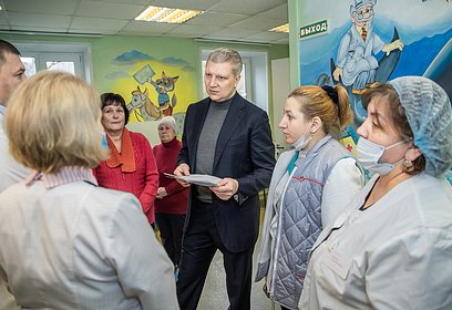 Андрей Иванов осмотрел отремонтированную амбулаторию в поселке Заречье