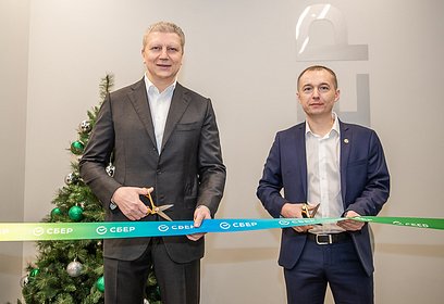 Глава Одинцовского округа Андрей Иванов открыл обновленный офис Сбербанка в Звенигороде