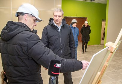 Андрей Иванов проинспектировал ход строительства школы на 550 мест в Немчиновке