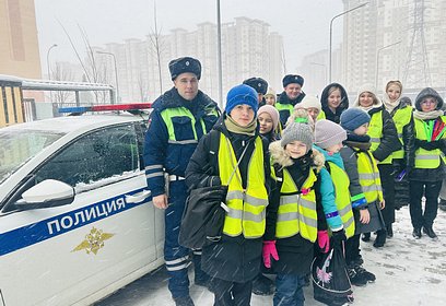 Сотрудники Одинцовской Госавтоинспекции показали детям безопасные пешеходные маршруты
