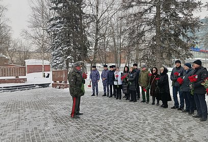 Одинцовские росгвардейцы приняли участие в торжественном возложении цветов