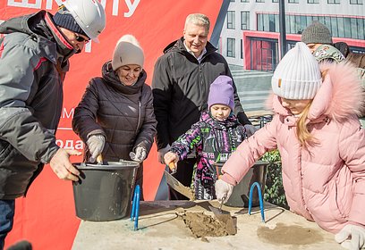 Андрей Иванов вместе с жителями Одинцово заложил капсулу в основание новой школы на 1100 учеников