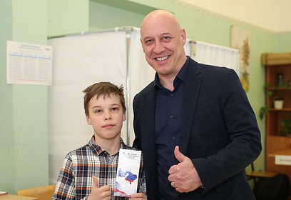 В Одинцово проголосовал первый заместитель председателя Комитета по культуре Госдумы Денис Майданов