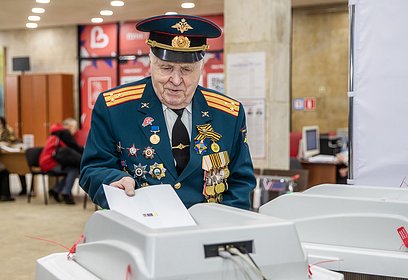 На выборах президента России проголосовал ветеран Великой Отечественной войны Константин Федотов