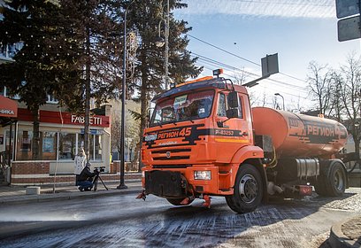 Муниципальные дороги общего пользования в Одинцовском округе обработали моющими средствами