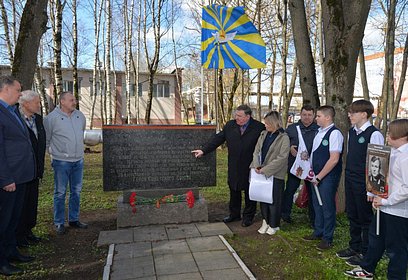 Ветераны Мосметростроя возложили цветы к памятному обелиску в Малых Вяземах Одинцовского округа