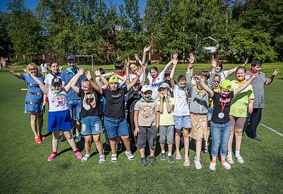 Более 100 ребят посещают летний лагерь с дневным пребыванием на базе школы «Гармония» в Горловке