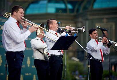 Джазовые коллективы «Фортуна-Брасс» и «Аттава Бэнд» выступят на сцене Соборной площади Главного храма ВС РФ