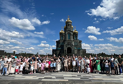 Многодетные семьи посетили Центральный парк «Патриот» и Музейно-храмовый комплекс ВС РФ