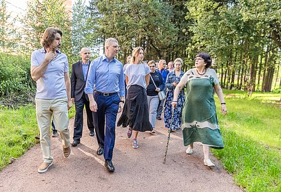 Готовность нового парка в Супонево проверил Андрей Иванов вместе с жителями Звенигорода