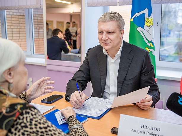 Глава Одинцовского округа провел личный прием в Голицынской средней школе № 2