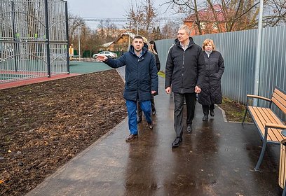 Андрей Иванов осмотрел обновленный сквер в Голицыно