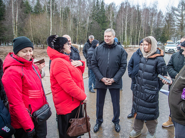 Обустройство парка в Супонево проверил Андрей Иванов вместе с жителями Звенигорода