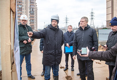 Андрей Иванов проверил ход строительства новой поликлиники в микрорайоне «Гусарская баллада»