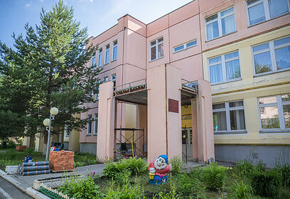 Ремонт входных групп в садике № 7 в Звенигороде завершится в июле