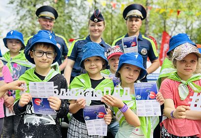 Урок дорожной грамоты провели в летнем лагере одинцовские госавтоинспекторы