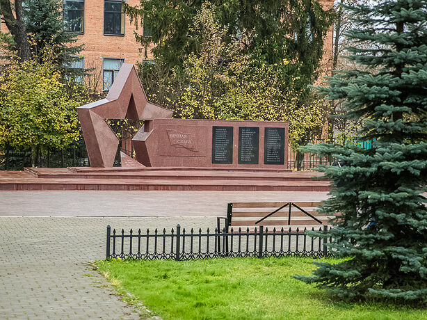В поселке Горки-2 завершился капитальный ремонт памятника Воинам-землякам