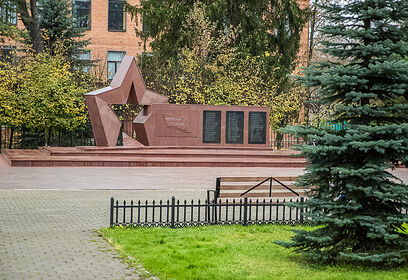 В поселке Горки-2 завершился капитальный ремонт памятника Воинам-землякам