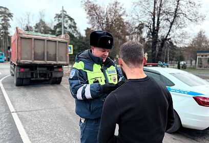 Сотрудники Госавтоинспекции совместно с инспекторами отдела по вопросам миграции УМВД России по Одинцовскому округу провели профилактический рейд