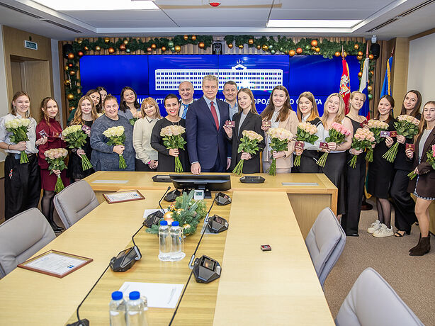 Андрей Иванов вручил удостоверения мастеров спорта софтболисткам Одинцовской школы олимпийского резерва Андрей Иванов вручил удостоверения мастеров спорта софтболисткам Одинцовской школы олимпийского резерва