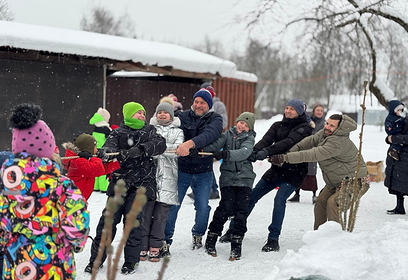 Ученики воскресной школы показали кукольный спектакль в звенигородском храме Рождества Христова