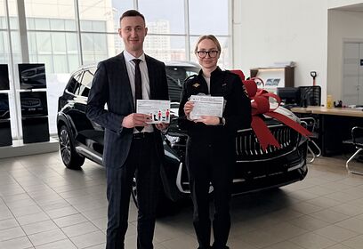 Сотрудники Одинцовской Госавтоинспекции провели профилактические беседы с посетителями и работниками автосалона