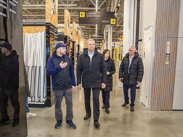 Новый строительный торговый центр «Петрович» в деревне Сетунь Малая осмотрел Андрей Иванов