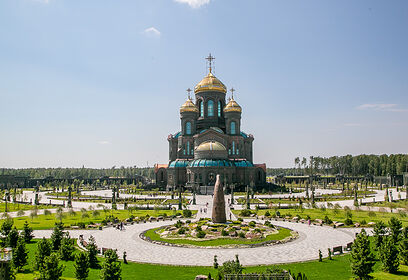 Выставка о Городах-Героях открылась у Главного Храма ВС России