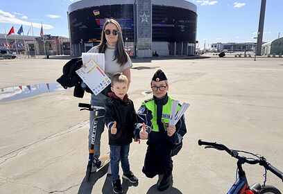 В парке «Патриот» автоинспекторы обучили юных велосипедистов безопасной езде