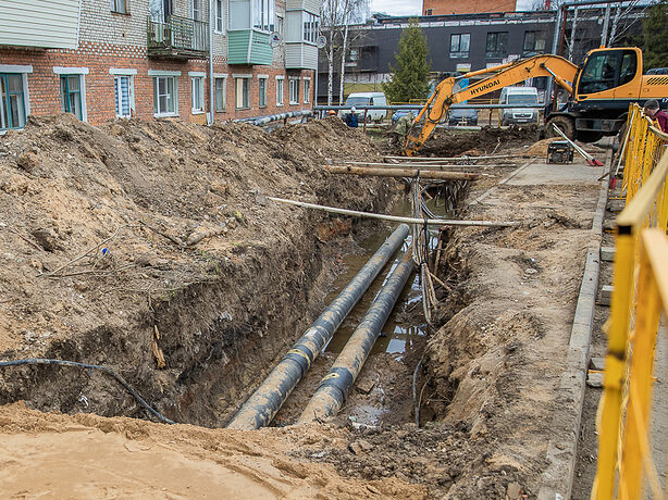 Ход реконструкции сетей теплоснабжения в поселке Старый Городок проверил Андрей Иванов