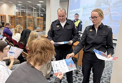 В Одинцово автоинспекторы обсудили с родителями и подростками безопасность двухколесного транспорта