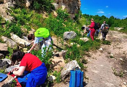 Одинцовские краеведы побывали на экскурсии в Домодедовском известняковом карьере