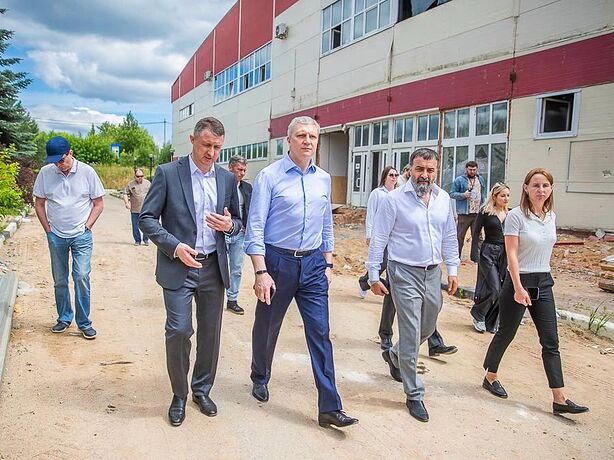 Андрей Иванов проинспектировал ход капитального ремонта спорткомплекса «Звезда» Андрей Иванов проинспектировал ход капитального ремонта спорткомплекса «Звезда»