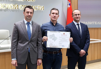 Врачу Одинцовской больницы вручили свидетельство на приобретение жилья по программе «Социальная ипотека»