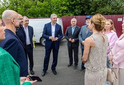 Глава Одинцовского округа вместе с жителями и депутатами оценил благоустройство привокзальной площади в Кубинке