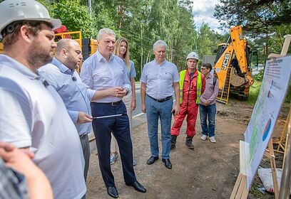 Глава муниципалитета Андрей Иванов проверил ход капитального ремонта сетей водоотведения в поселке Горки-10