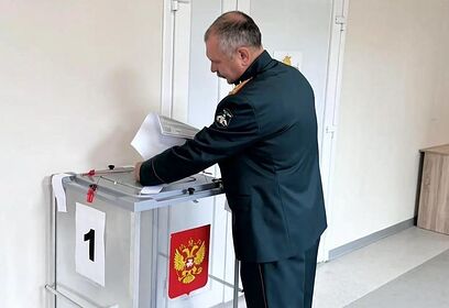 Член Ассоциации ветеранов СВО Одинцовского округа Вячеслав Артёмов проголосовал участке в гимназии № 11