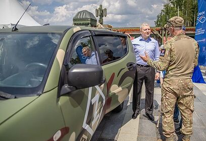 Бойцы подразделения «БАРС-14» передали в дар Одинцовскому отделению Ассоциации ветеранов СВО автомобиль