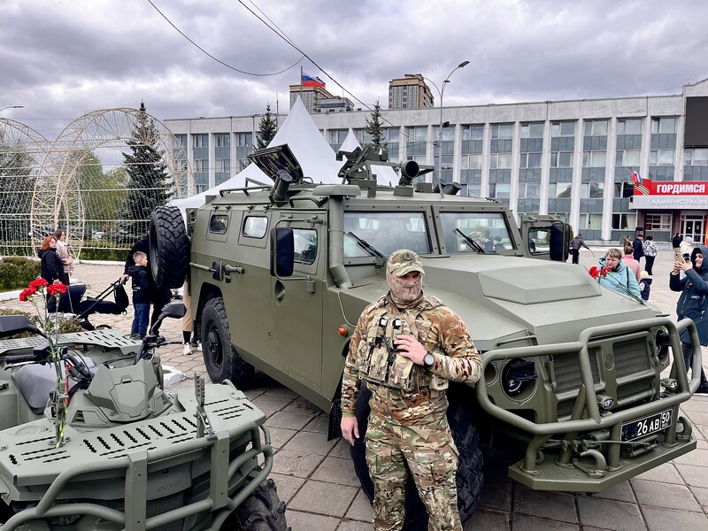 Выставку современного вооружения и техники российской армии представили 9 мая в Одинцово