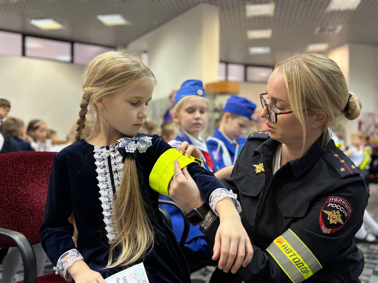 Сотрудники Госавтоинспекции совместно с представителями Голицынского филиала «Автодор» провели «Урок безопасности» для учащихся в школе в Одинцовском округе