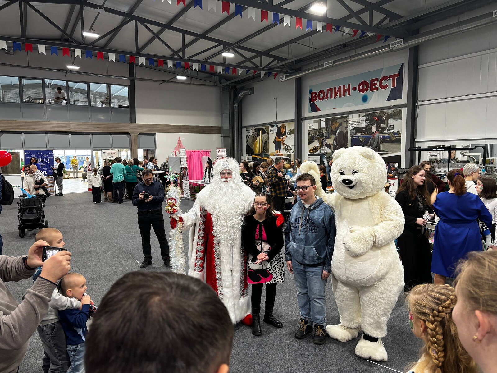 Волонтёры «Одинцовского техникума» приняли участие в ежегодной акции «Как сказка в дом приходит»