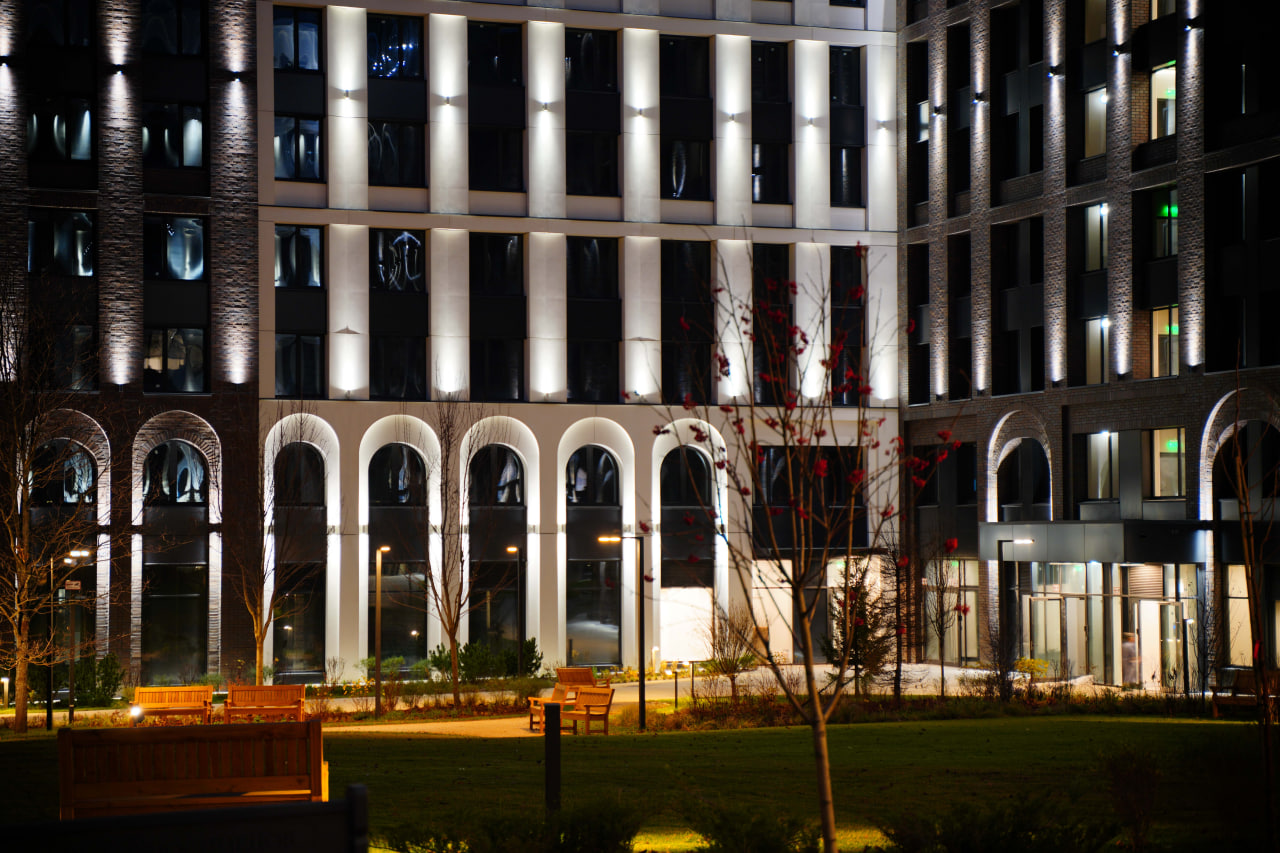 Художественной подсветкой украсили ЖК Skolkovo One