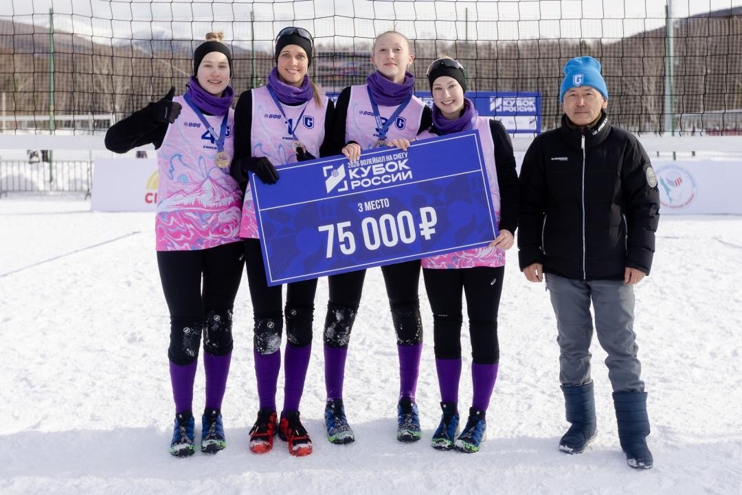 Звенигородские спортсменки стали бронзовыми призерами этапа Кубка России по волейболу на снегу